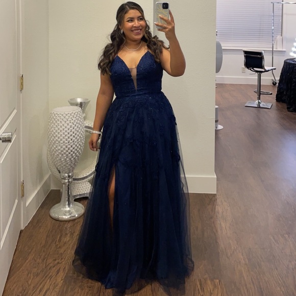 Mesh Applique Plunging Lace Up A Line Dress - Picture 2 of 8